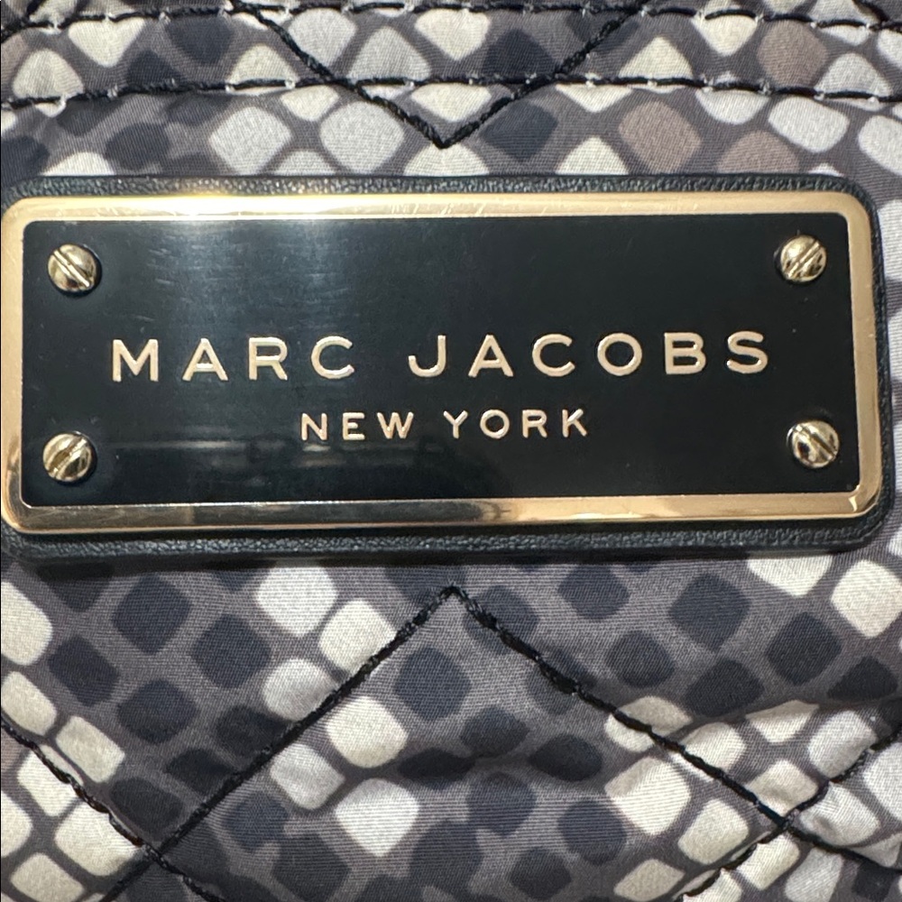 Marc Jacobs Black and Cream Snake pattern Quilted Nylon Shoulder Bag EUC - Picture 2 of 6